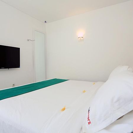 Reddoorz Near Pantai Jerman Hotel Кута Екстериор снимка