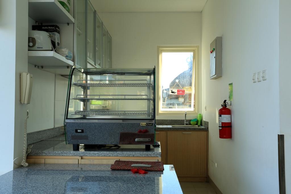 Reddoorz Near Pantai Jerman Hotel Кута Екстериор снимка